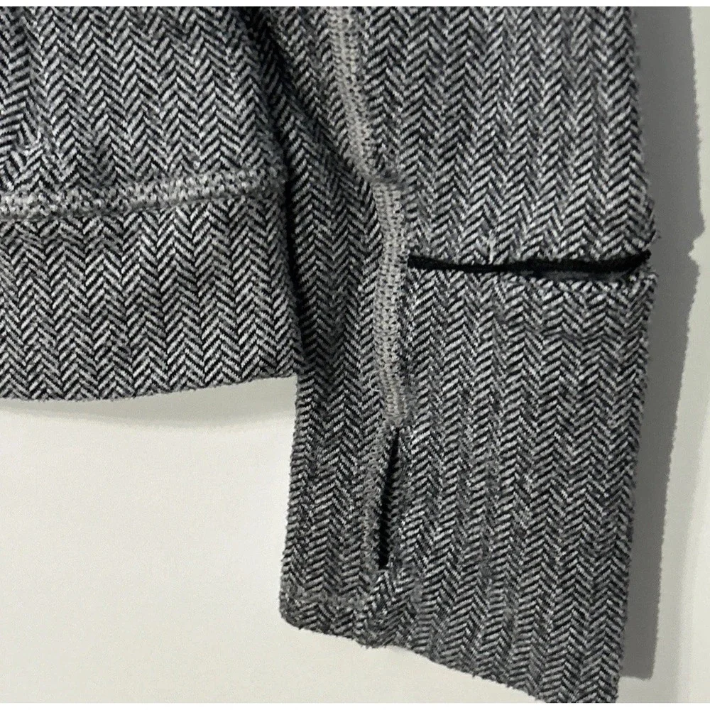 Lululemon Think Fast Long‎ Sleeve Shirt Heathered Herringbone Sz 6 Thumbholes